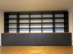 Bücherregal mit Schubladen
